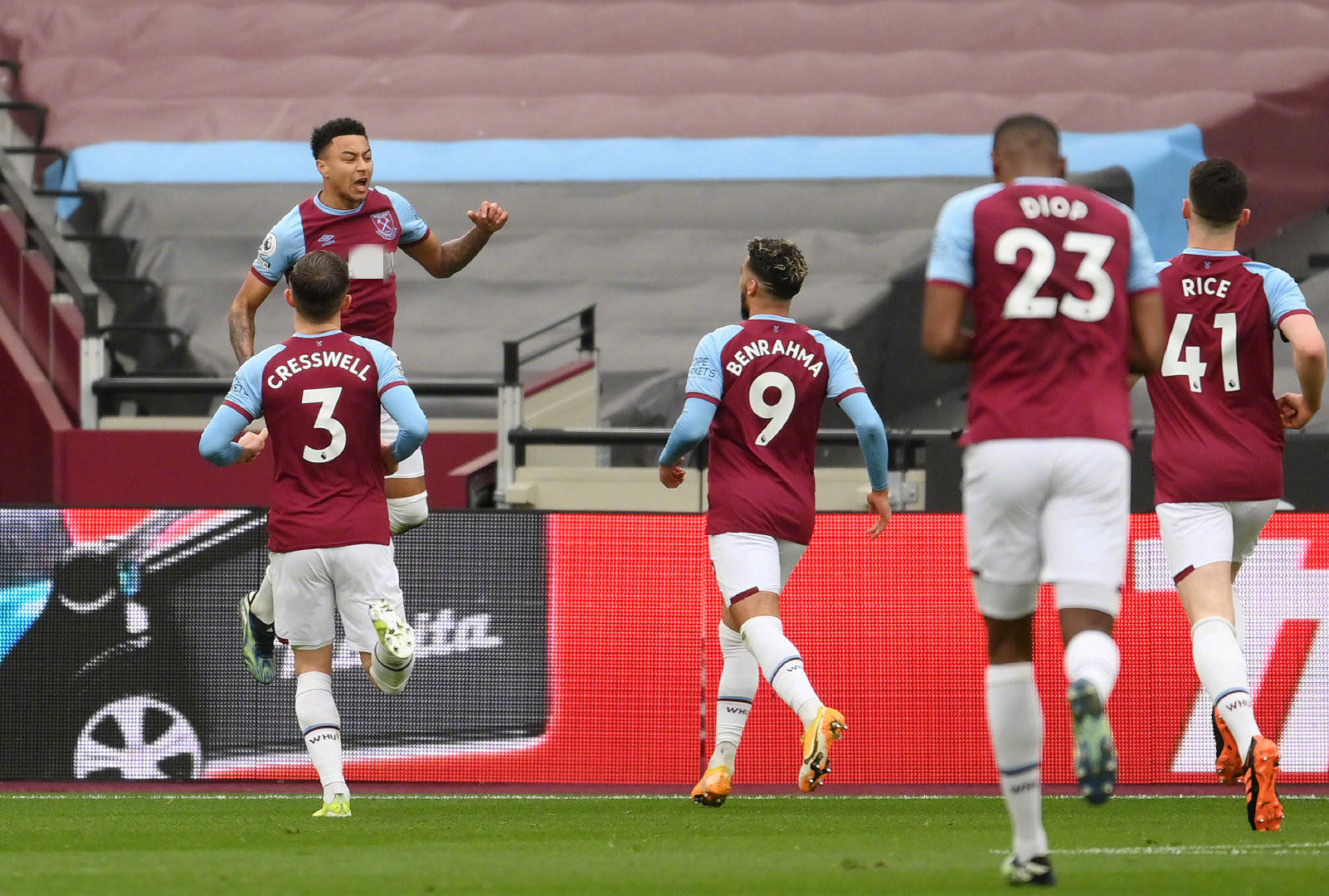 替补席上的 替补席上的